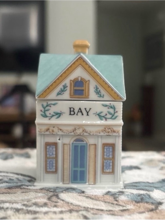 Lenox Other - Lenox 1989 Porcelain Bay Spice House in Seafoam and White